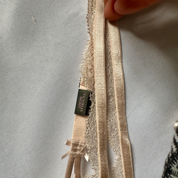 Victoria’s Secret - Ballet Pink w/Silver Shimmer & EyelashTrim - Bra & Panty Set - Picture 7 of 9